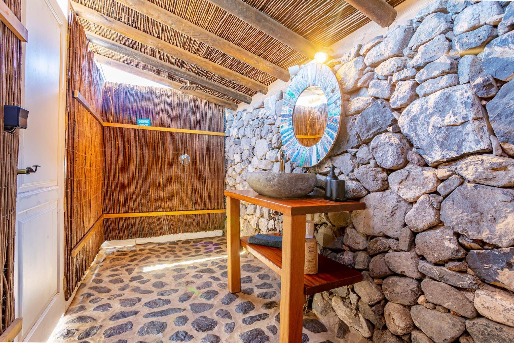 Finca De Arrieta Village - Yurts And Stone Cottages - Shared Pool - Walking Distance To Arrieta Beach - Eco Friendly Tabayesco ภายนอก รูปภาพ
