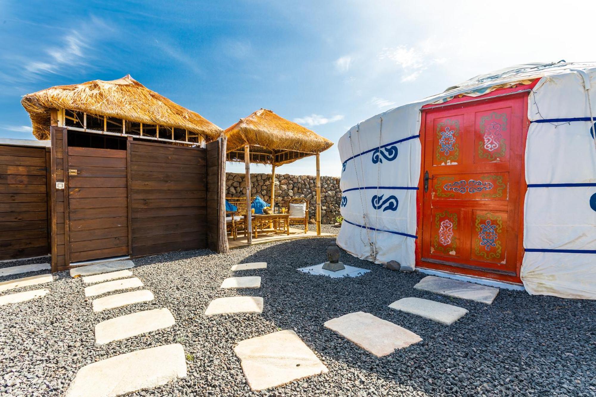 Finca De Arrieta Village - Yurts And Stone Cottages - Shared Pool - Walking Distance To Arrieta Beach - Eco Friendly Tabayesco ภายนอก รูปภาพ