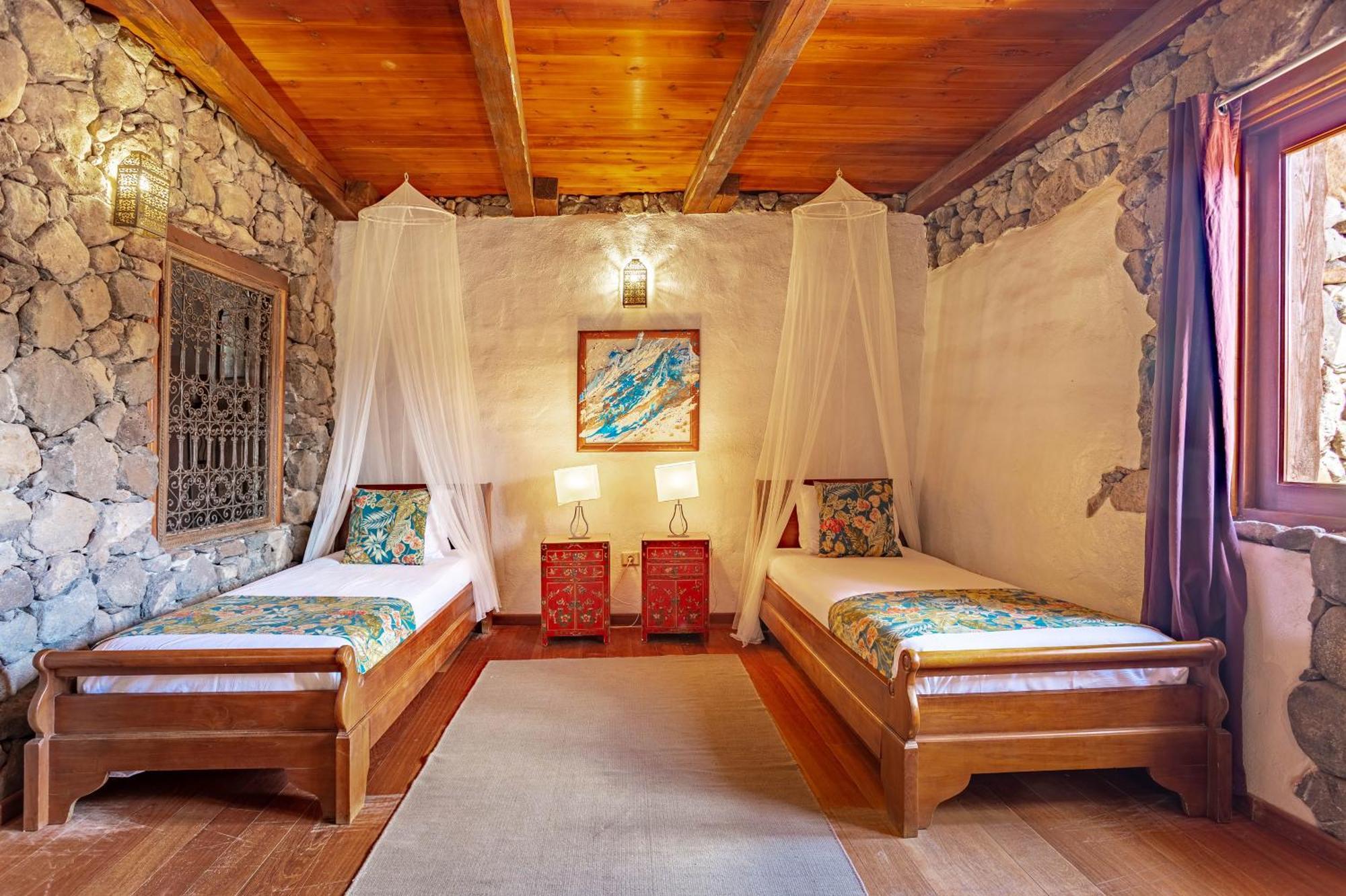 Finca De Arrieta Village - Yurts And Stone Cottages - Shared Pool - Walking Distance To Arrieta Beach - Eco Friendly Tabayesco ภายนอก รูปภาพ