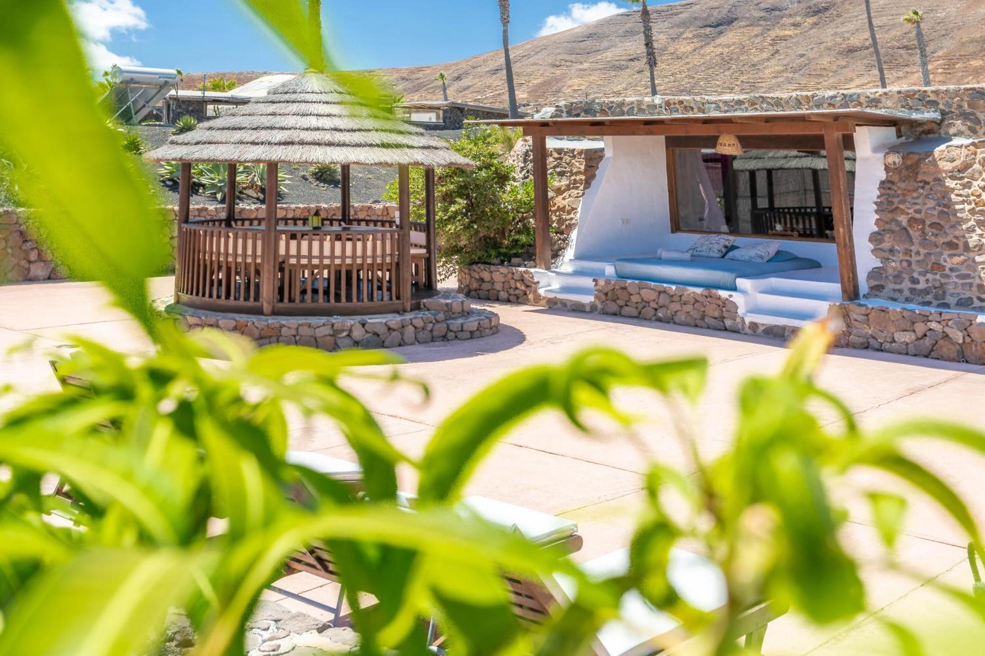 Finca De Arrieta Village - Yurts And Stone Cottages - Shared Pool - Walking Distance To Arrieta Beach - Eco Friendly Tabayesco ภายนอก รูปภาพ