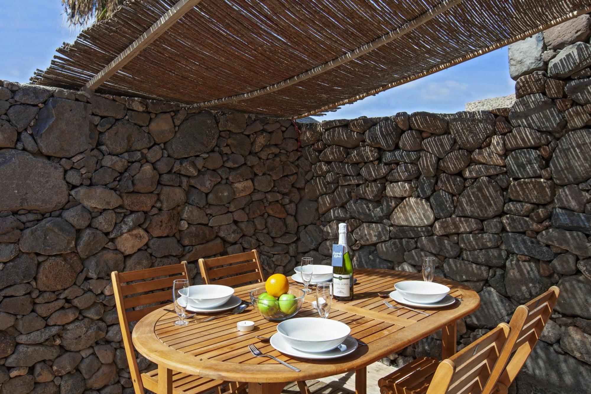 Finca De Arrieta Village - Yurts And Stone Cottages - Shared Pool - Walking Distance To Arrieta Beach - Eco Friendly Tabayesco ห้อง รูปภาพ